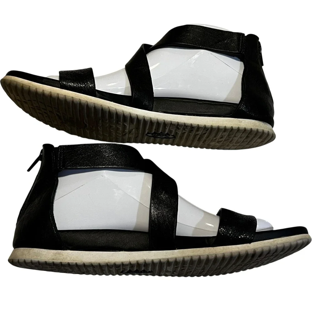 Sofft Black Leather Criss Cross Strap Flat Sandals Women's Size‎ 8.5 Casual